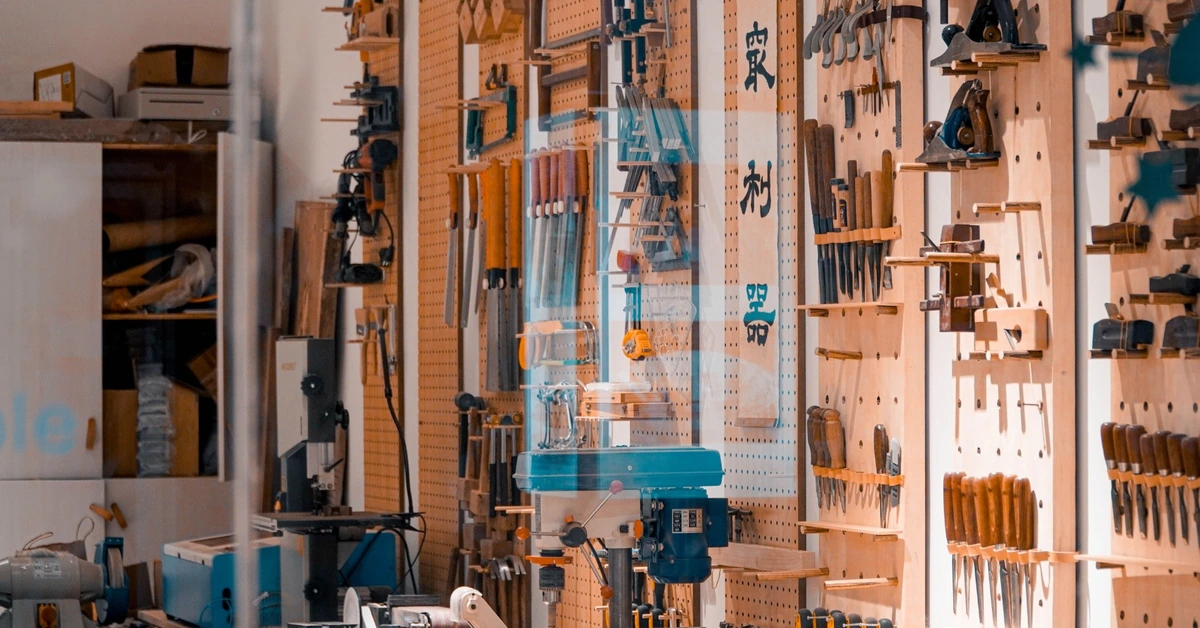 Workshop tools arranged in clearly organized positions, illustrating how a consistent naming structure keeps affiliate campaign tracking understandable.