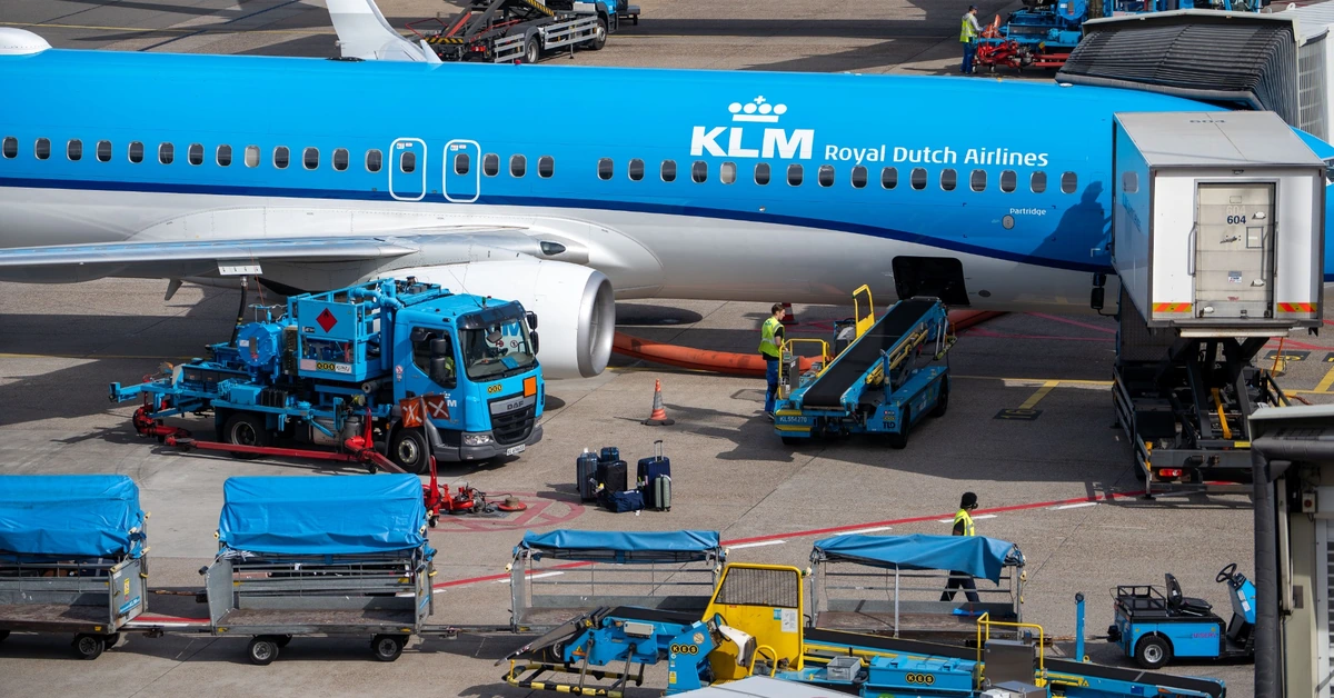 Airport ground crew coordinating several tasks around an aircraft, illustrating how automated emails, broadcasts, and promotions should work together as one subscriber experience.