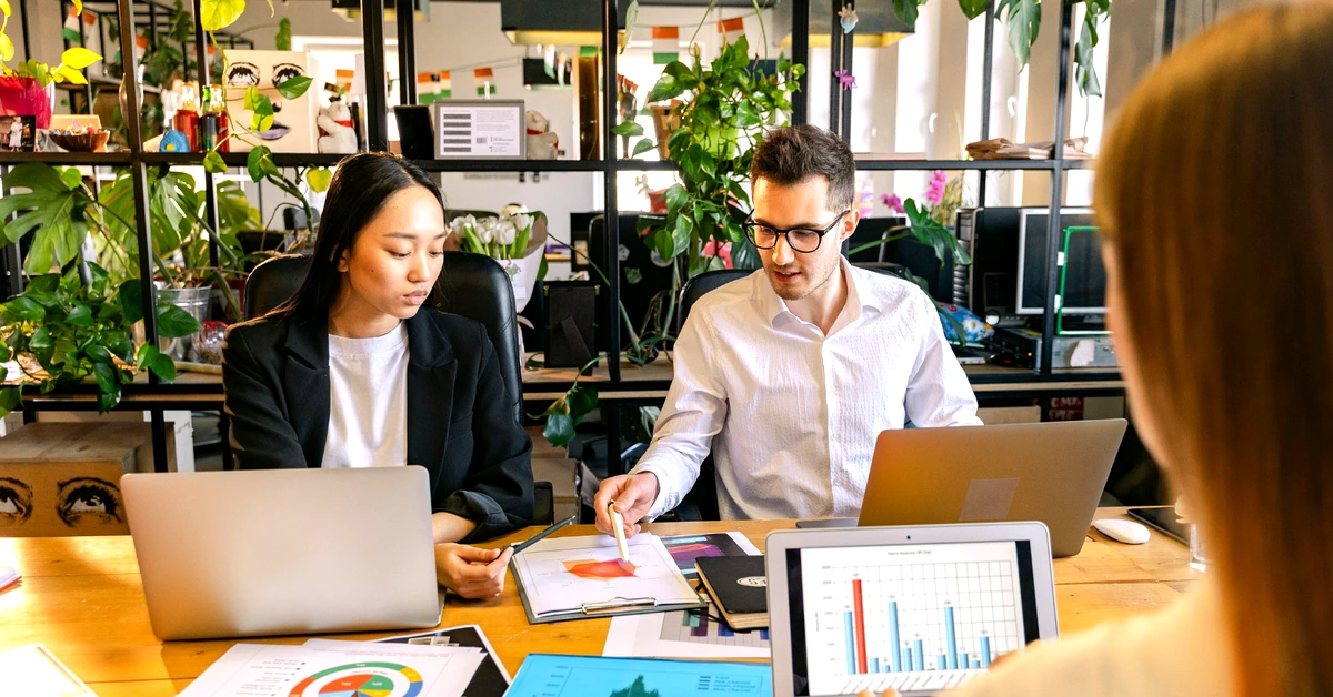 Marketing team reviewing charts and analytics to evaluate the quality of affiliate website traffic